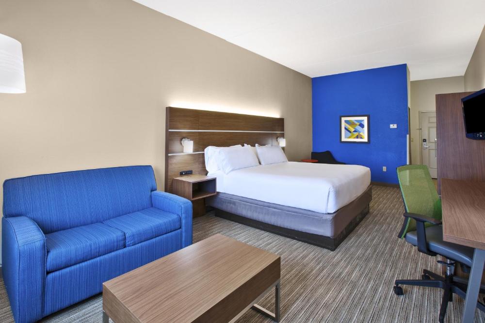 One-Bedroom King Suite interior